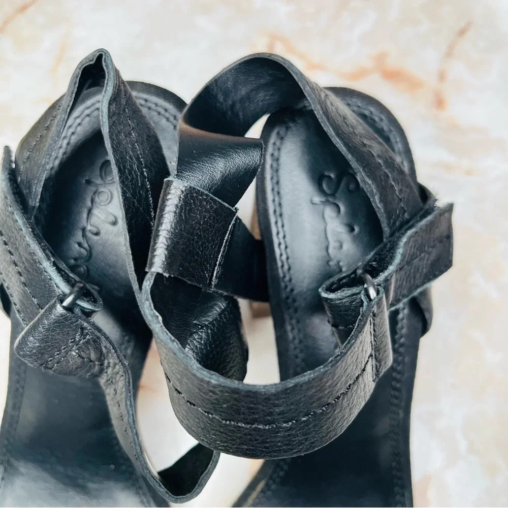 SPLENDID BLACK LEATHER STRAPPY SANDAL, Velcro Ankle Strap, Wood Block Heel